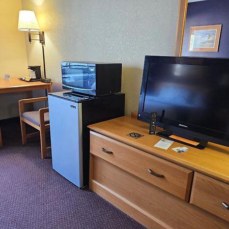 Fossil Creek Hotel & Suites Russell 외부 사진