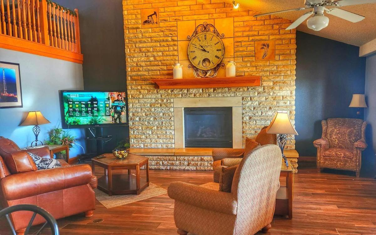 Fossil Creek Hotel & Suites Russell 외부 사진