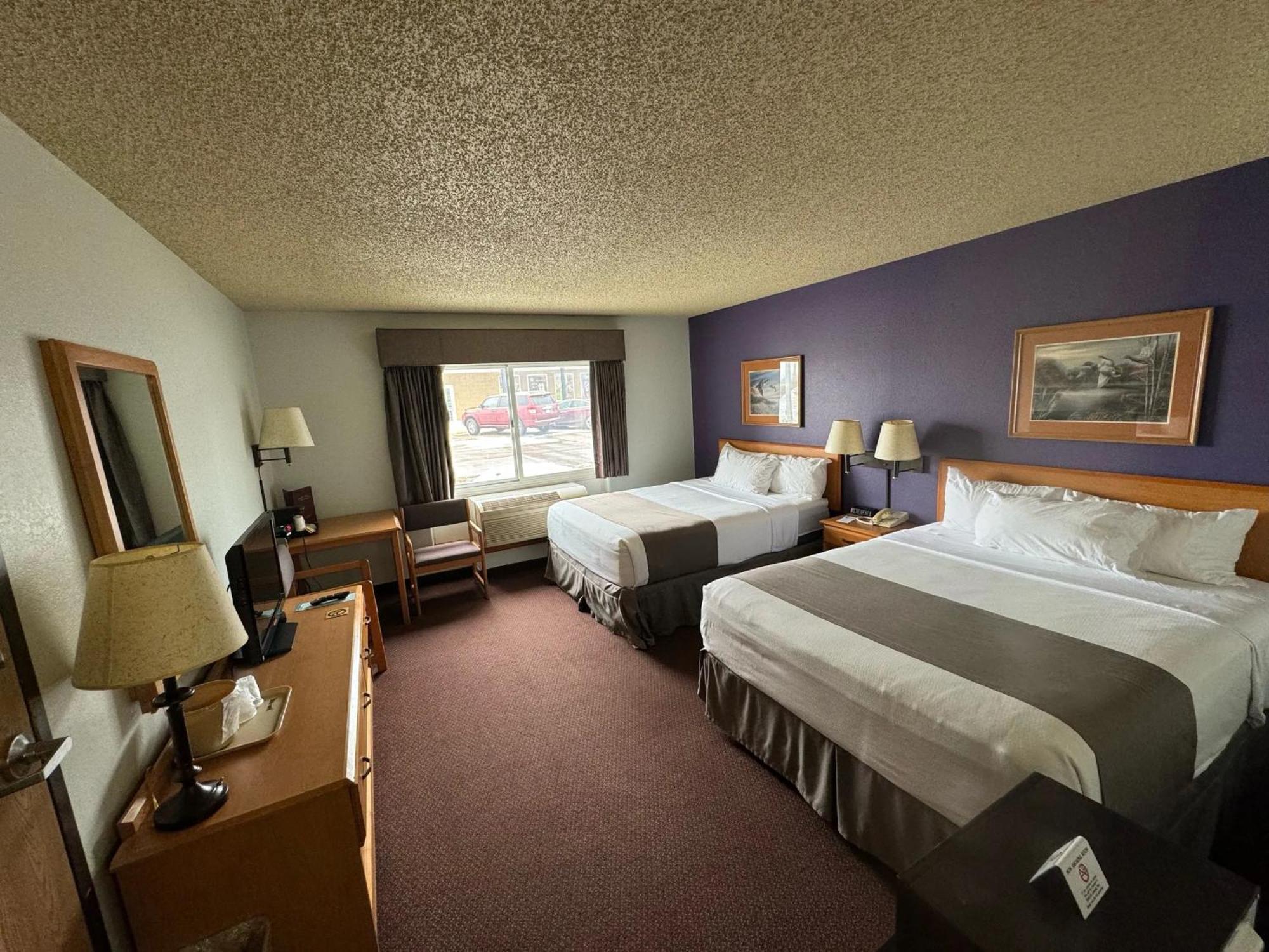 Fossil Creek Hotel & Suites Russell 외부 사진