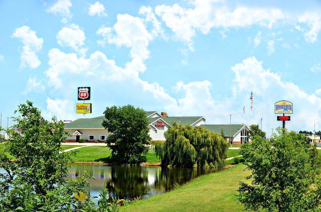 Fossil Creek Hotel & Suites Russell 외부 사진