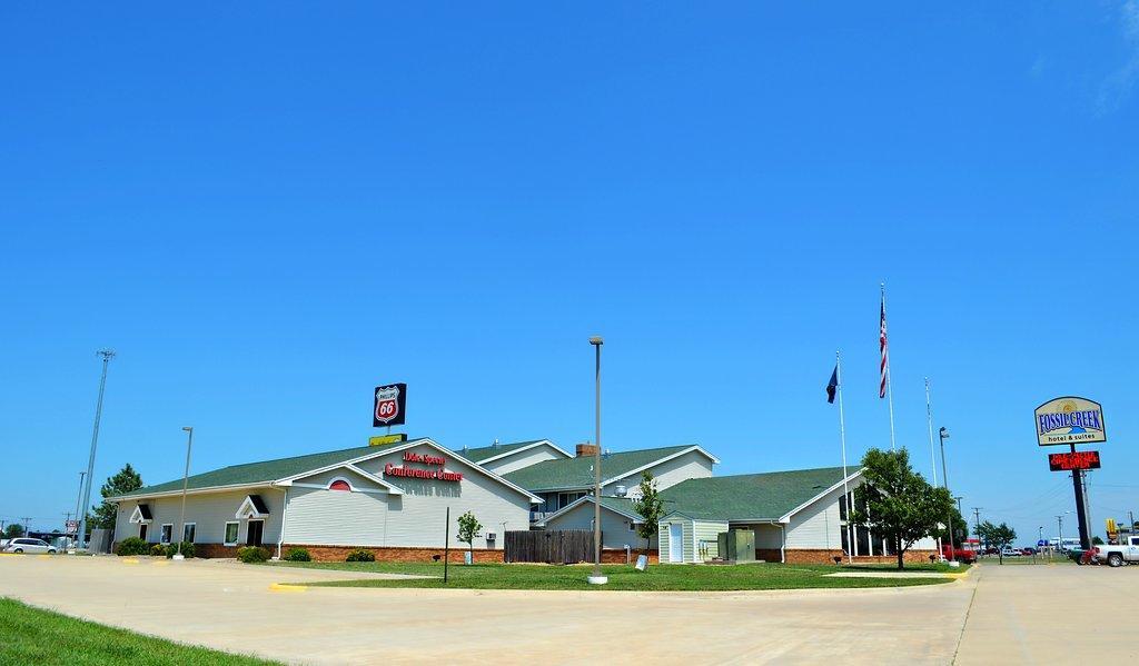 Fossil Creek Hotel & Suites Russell 외부 사진
