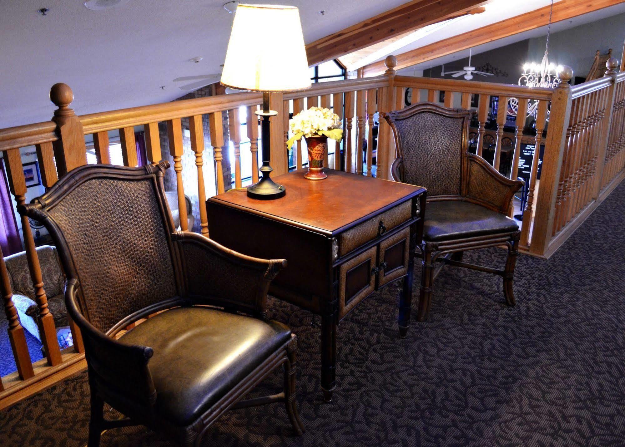 Fossil Creek Hotel & Suites Russell 외부 사진