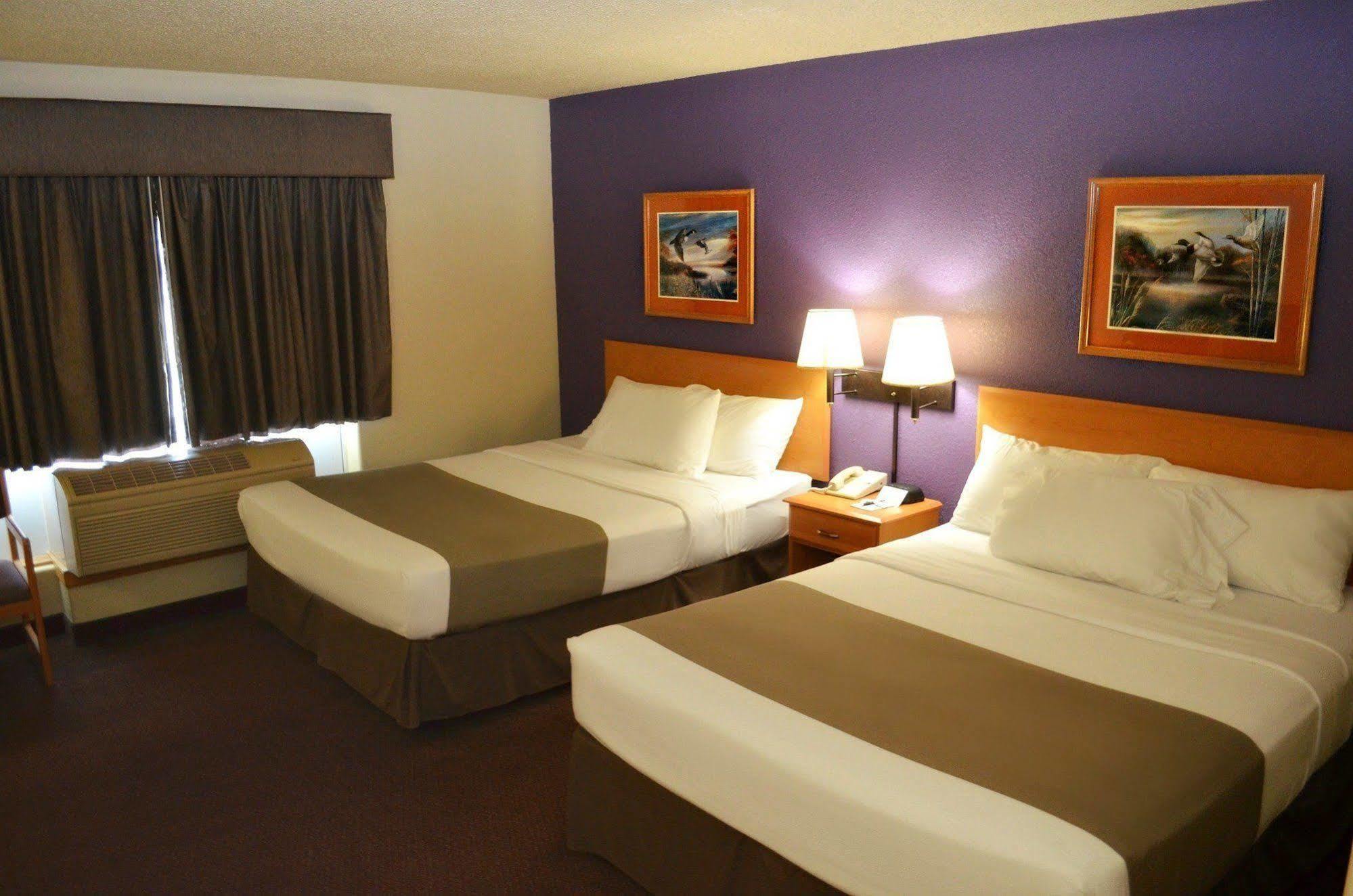 Fossil Creek Hotel & Suites Russell 외부 사진