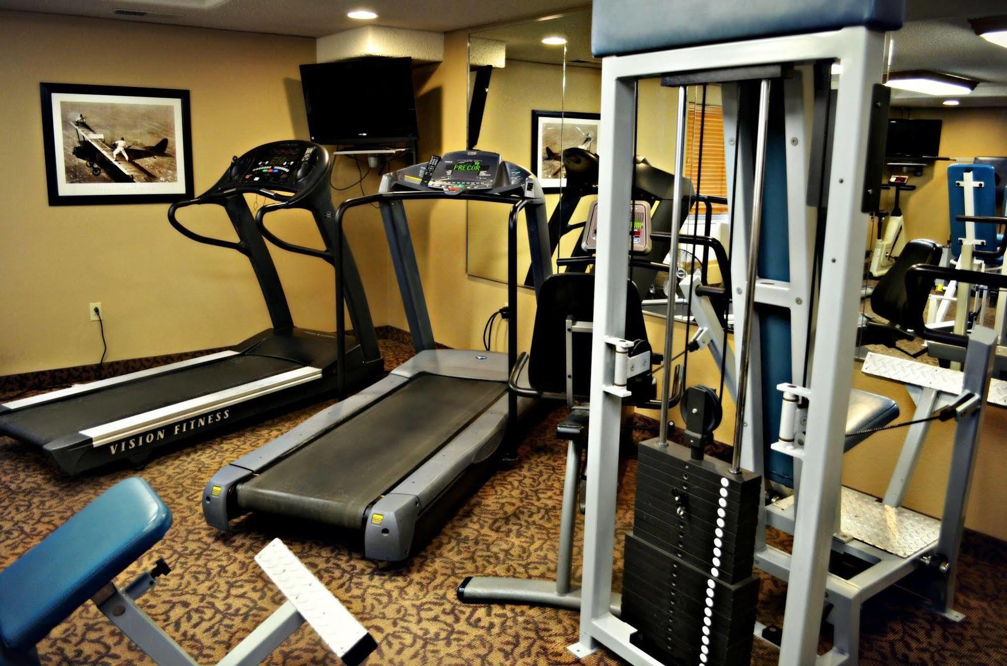 Fossil Creek Hotel & Suites Russell 외부 사진